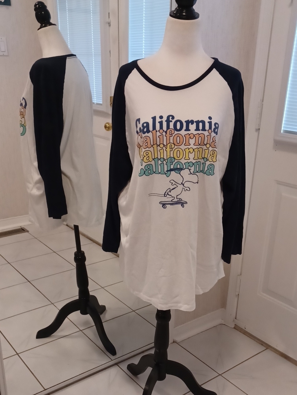 4/$60 Old Navy White & Navy California Snoopy Long Sleeve Tee - Size XL